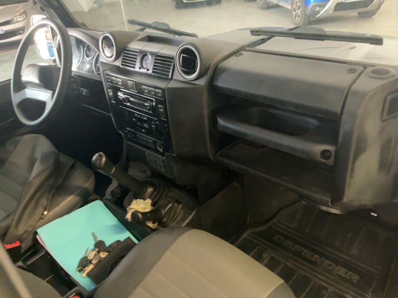 Land Rover Defender 2.2 Td4 90 E Station Wagon 2013 – снимка 17