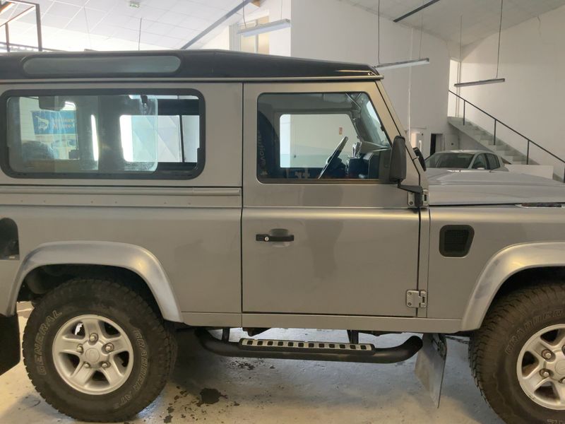 Land Rover Defender 2.2 Td4 90 E Station Wagon 2013 – снимка 10