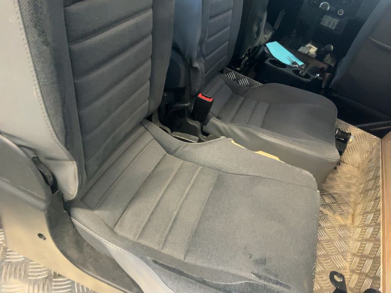 Land Rover Defender 2.2 Td4 90 E Station Wagon 2013 – снимка 19