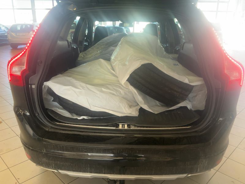 Volvo XC60 2.0 D4 Momentum 2WD 2016 – снимка 16