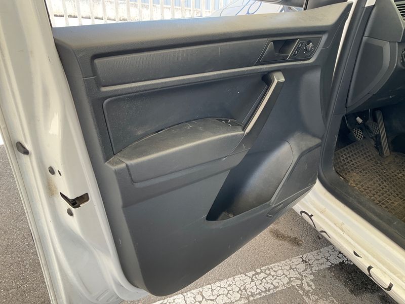 Volkswagen Caddy 2.0 TDI Maxi BlueMotion Tech 2015 – снимка 38