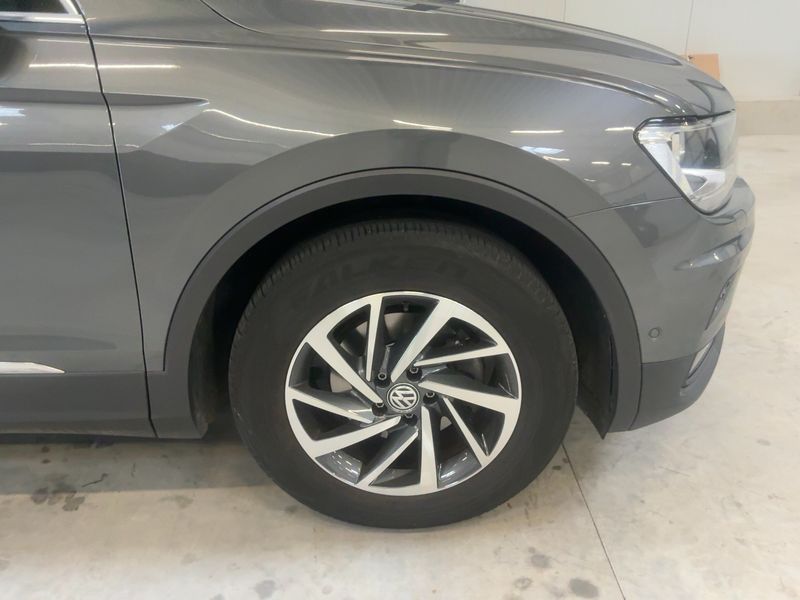 Volkswagen Tiguan 2.0 TDI Sound BlueMotion Tech 2017 – снимка 11