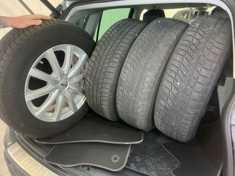 Volkswagen Tiguan 2.0 TDI Sound BlueMotion Tech 2017 – снимка 15