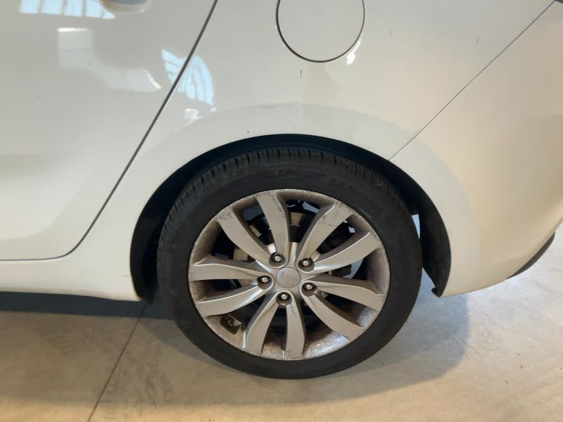 Kia Carens 1.7 CRDi Class 2015 – снимка 5