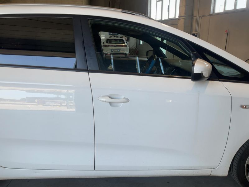 Kia Carens 1.7 CRDi Class 2015 – снимка 10