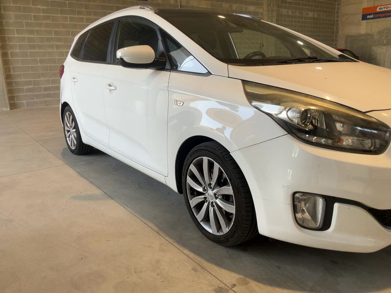 Kia Carens 1.7 CRDi Class 2015 – снимка 12