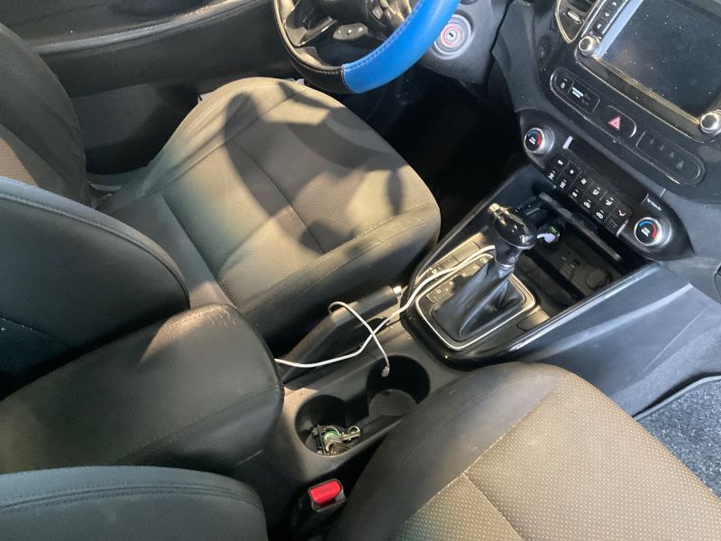 Kia Carens 1.7 CRDi Class 2015 – снимка 26