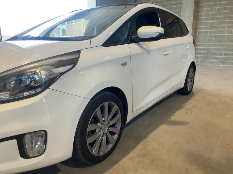 Kia Carens 1.7 CRDi Class 2015 – снимка 2