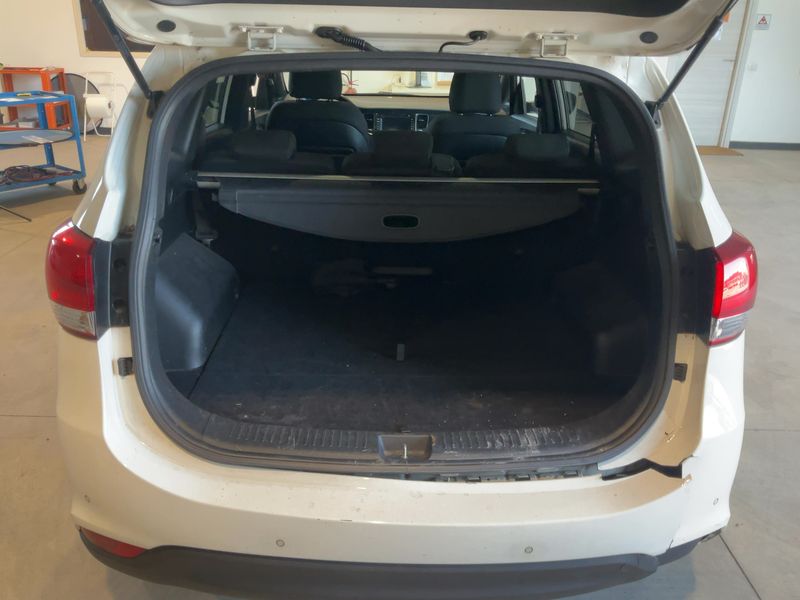 Kia Carens 1.7 CRDi Class 2015 – снимка 15