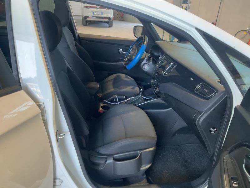 Kia Carens 1.7 CRDi Class 2015 – снимка 16