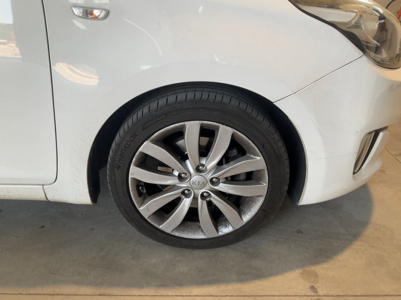 Kia Carens 1.7 CRDi Class 2015 – снимка 11
