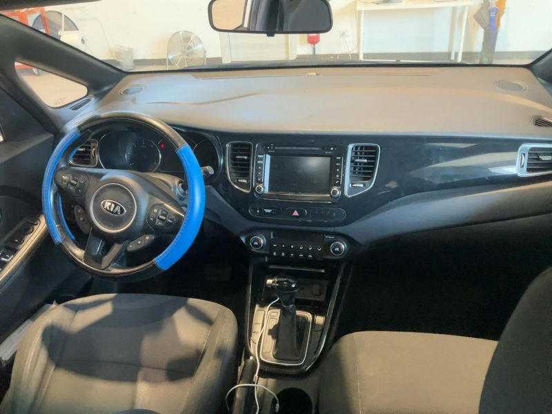 Kia Carens 1.7 CRDi Class 2015 – снимка 17