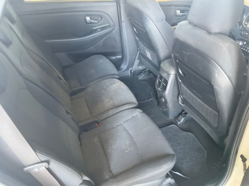 Kia Carens 1.7 CRDi Class 2015 – снимка 25