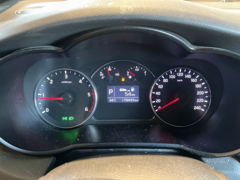 Kia Carens 1.7 CRDi Class 2015 – снимка 18