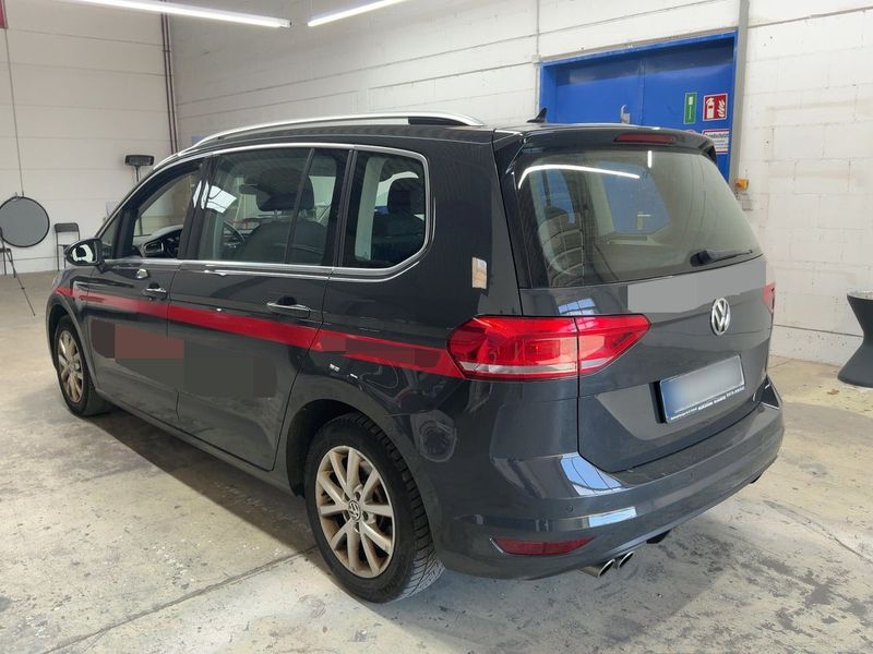Volkswagen Touran 2.0 TDI Highline BlueMotion Tech 2019 – снимка 6