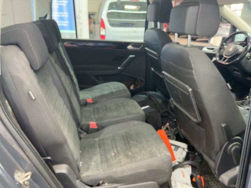 Volkswagen Touran 2.0 TDI Highline BlueMotion Tech 2019 – снимка 19