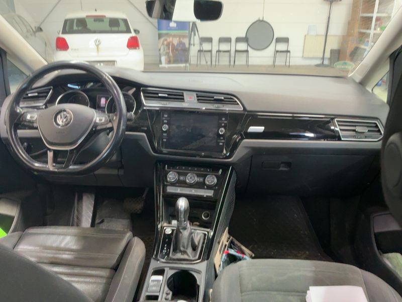 Volkswagen Touran 2.0 TDI Highline BlueMotion Tech 2019 – снимка 17