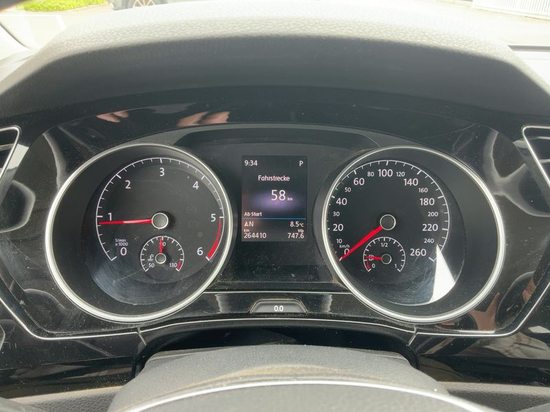 Volkswagen Touran 2.0 TDI Highline BlueMotion Tech 2019 – снимка 18
