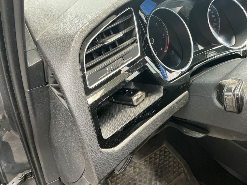 Volkswagen Touran 2.0 TDI Highline BlueMotion Tech 2019 – снимка 29