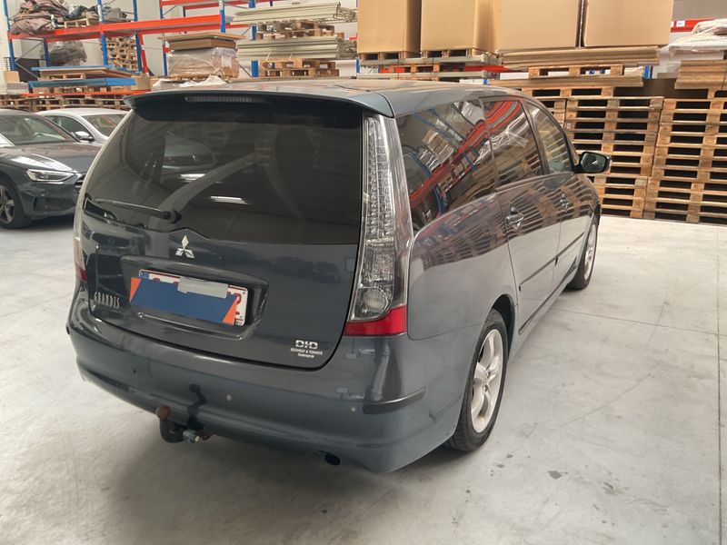 Mitsubishi Grandis 2.0 DI-D Intense 2006 – снимка 2