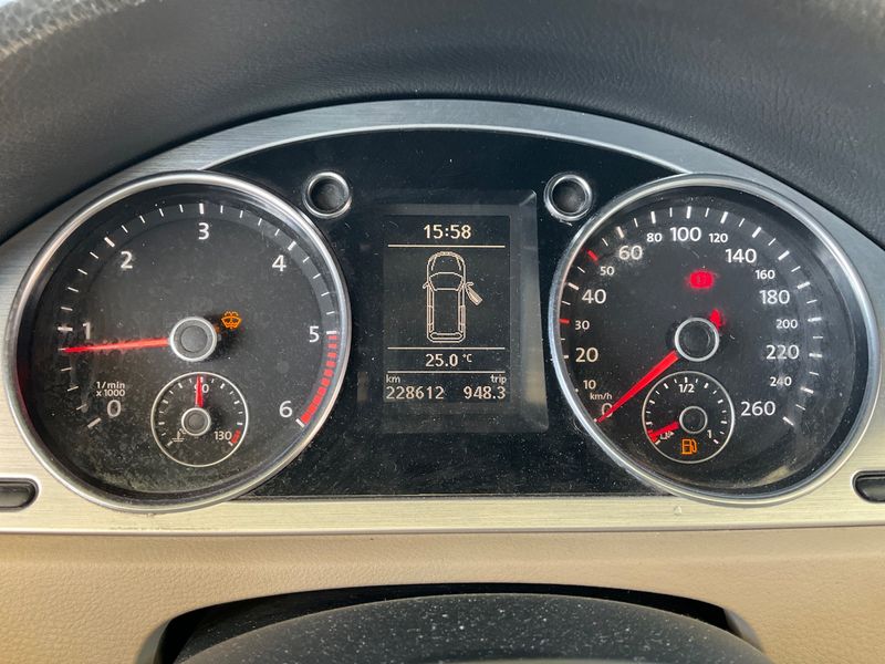 Volkswagen Passat 2.0 TDI R-Line 2010 – снимка 4