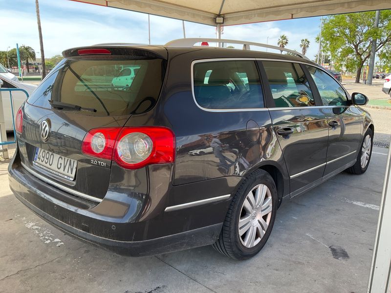 Volkswagen Passat 2.0 TDI R-Line 2010 – снимка 2