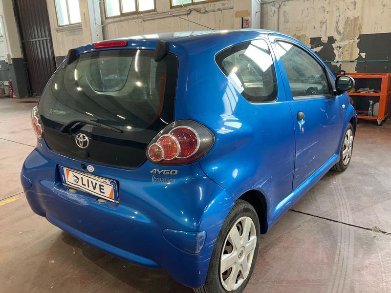 Toyota Aygo 1.0 Now 2011 – снимка 2