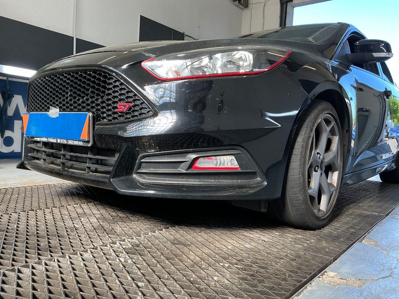 Ford Focus 2.0 TDCi ST 2017 – снимка 47
