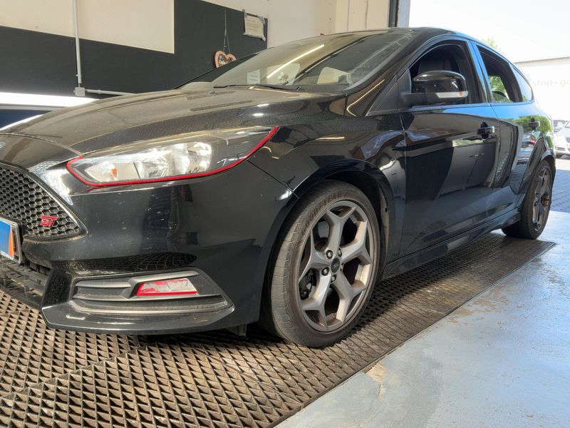 Ford Focus 2.0 TDCi ST 2017 – снимка 2