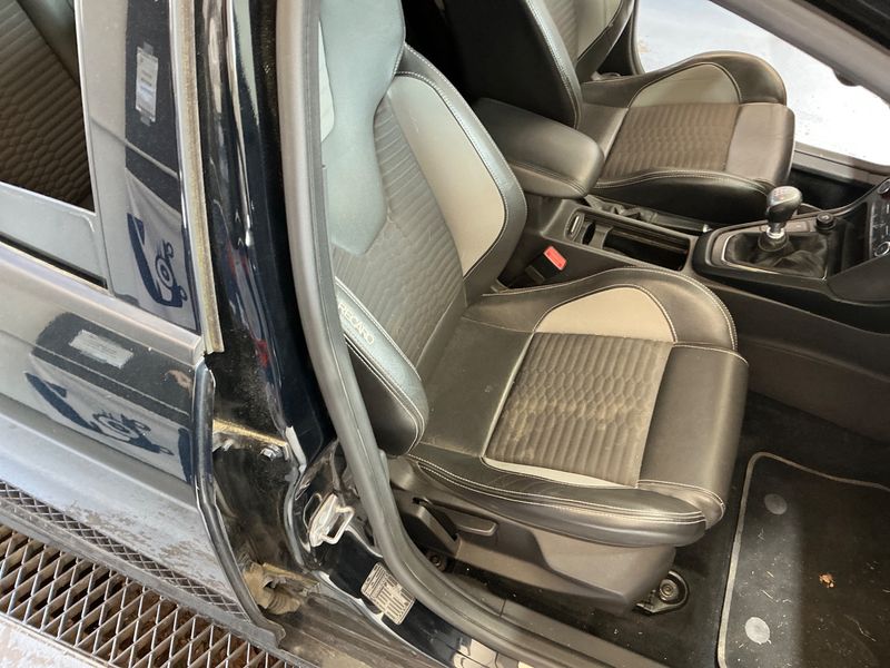 Ford Focus 2.0 TDCi ST 2017 – снимка 39