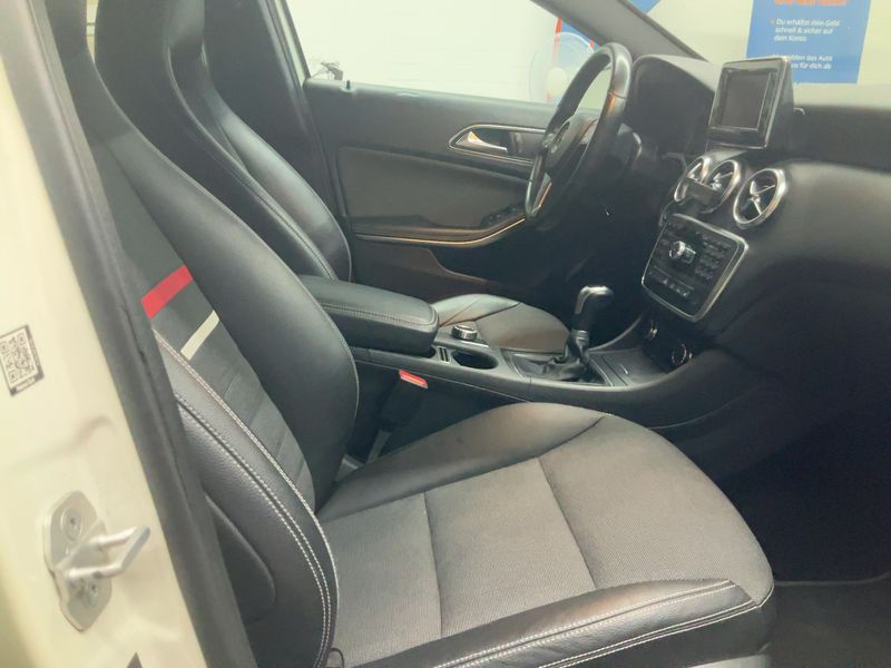 Mercedes-Benz A-Klasse A 180 BlueEfficiency Style 2015 – снимка 17