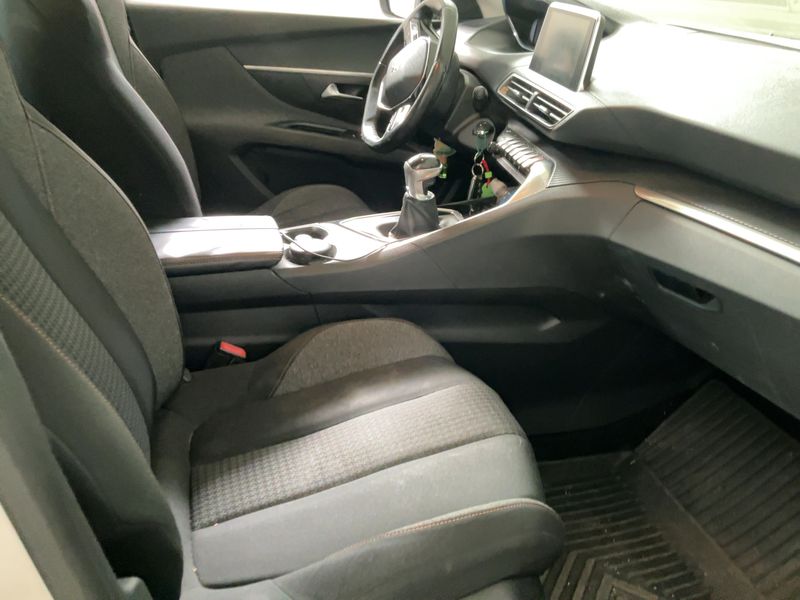 Peugeot 5008 1.5 Blue-HDi Active 2018 – снимка 16