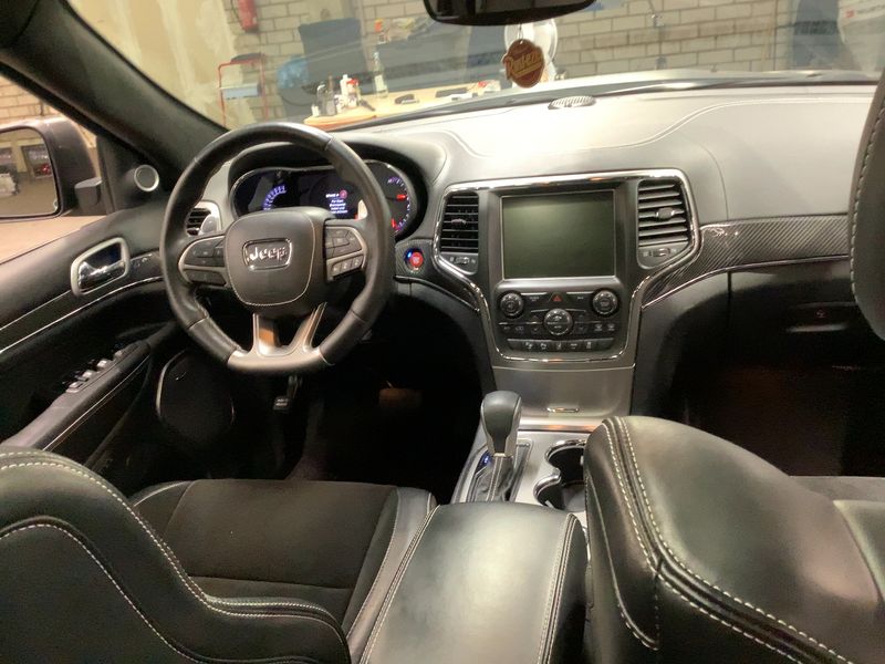 Jeep Grand Cherokee 6.4 V8 HEMI SRT 2018 – снимка 17
