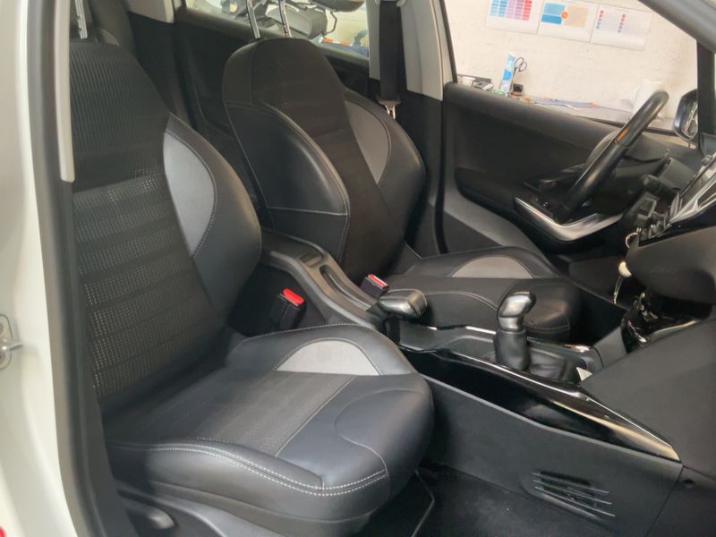 Peugeot 2008 1.2 PureTech Allure 2017 – снимка 16