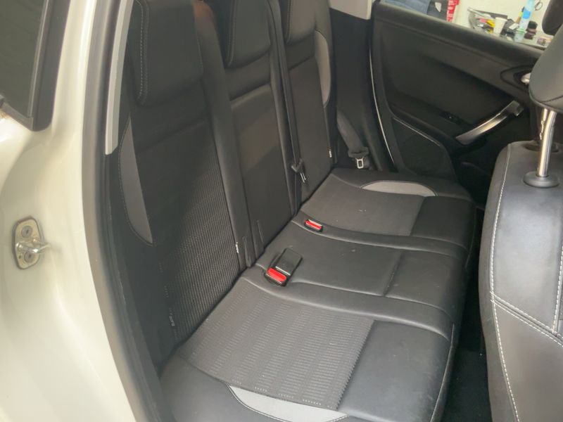Peugeot 2008 1.2 PureTech Allure 2017 – снимка 19