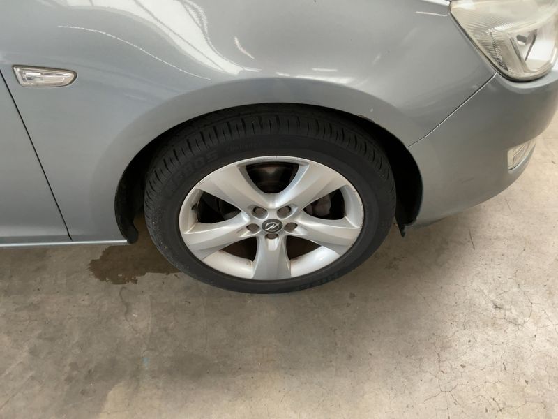 Opel Astra 1.4 Turbo Edition 2011 – снимка 11