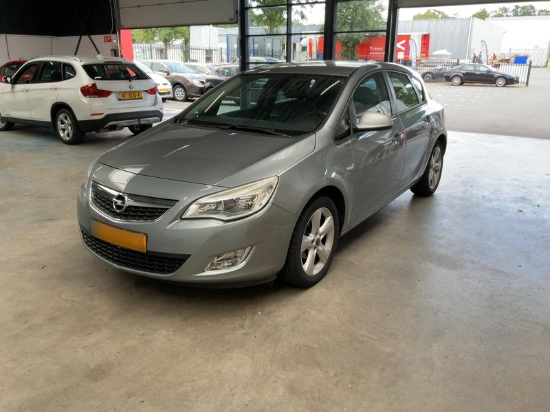 Opel Astra 1.4 Turbo Edition 2011 – снимка 1