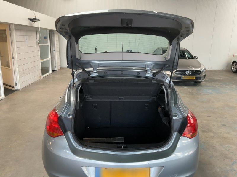 Opel Astra 1.4 Turbo Edition 2011 – снимка 15