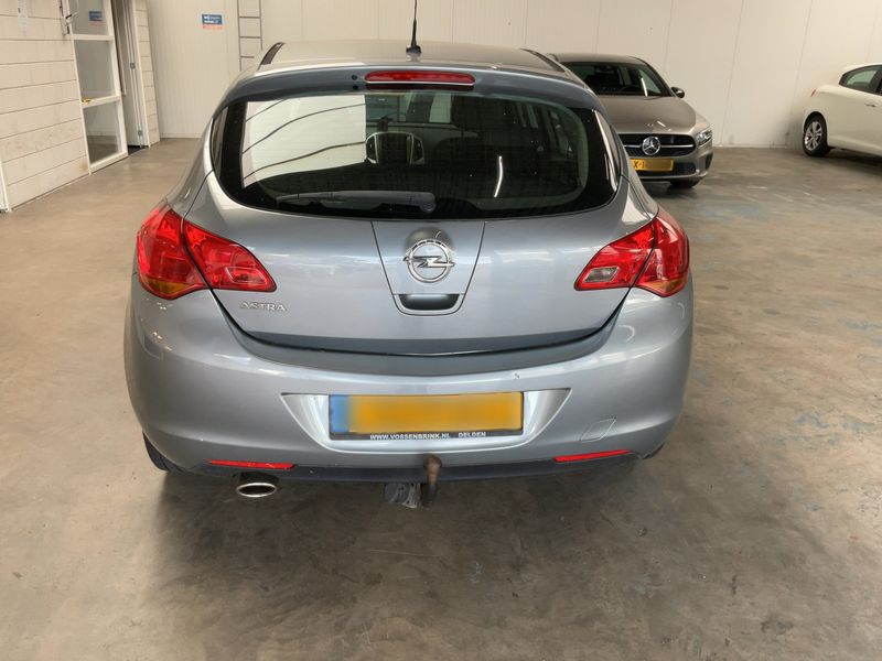 Opel Astra 1.4 Turbo Edition 2011 – снимка 7