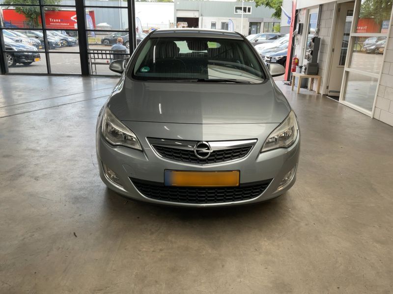 Opel Astra 1.4 Turbo Edition 2011 – снимка 14