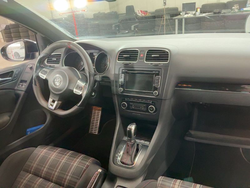 Volkswagen Golf VI 2.0 TSI GTI 2011 – снимка 18