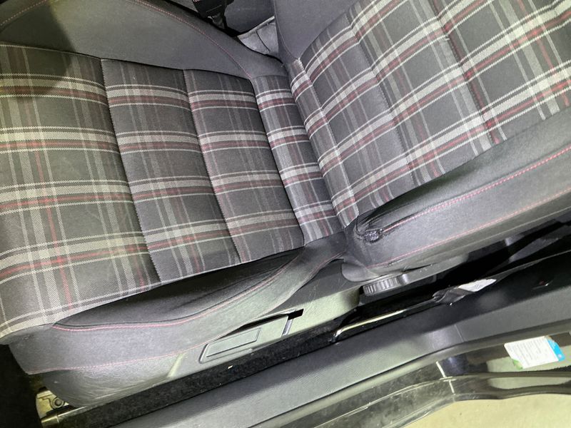 Volkswagen Golf VI 2.0 TSI GTI 2011 – снимка 26
