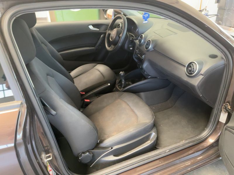 Audi A1 1.6 TDI Attraction 2014 – снимка 16