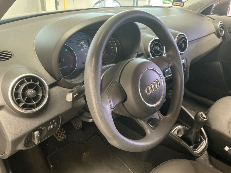 Audi A1 1.6 TDI Attraction 2014 – снимка 29