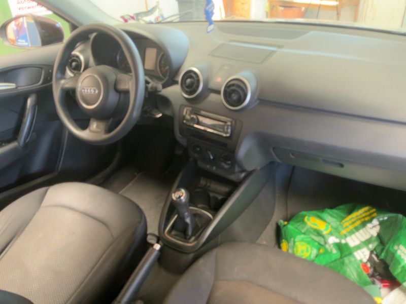 Audi A1 1.6 TDI Attraction 2014 – снимка 17