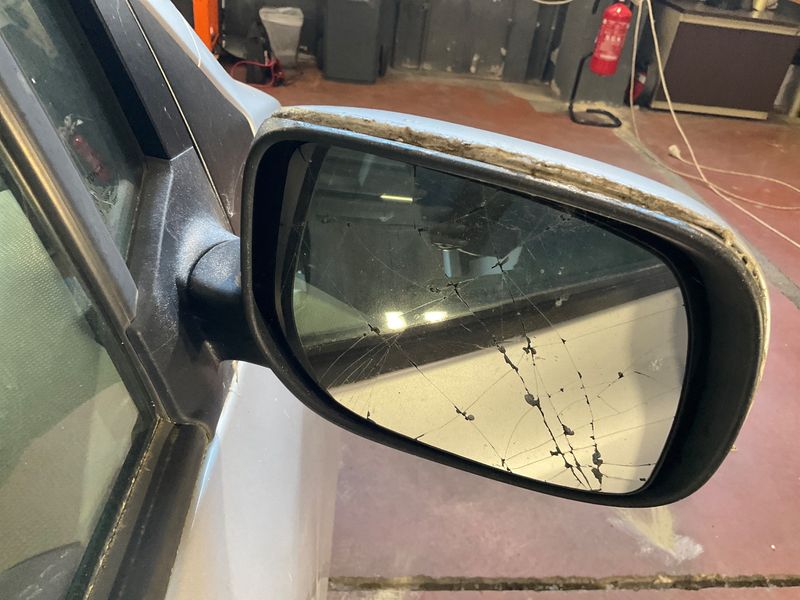 Toyota Yaris 1.0 VVT-i 2008 – снимка 25