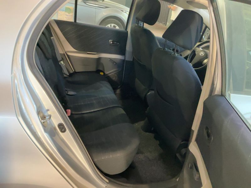 Toyota Yaris 1.0 VVT-i 2008 – снимка 19