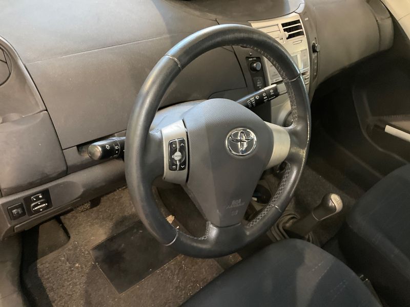 Toyota Yaris 1.0 VVT-i 2008 – снимка 29
