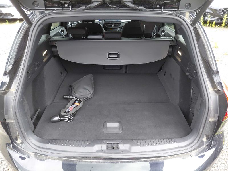 Ford Focus 1.0 EcoBoost Mild-Hybrid ST-Line X 2024 – снимка 9