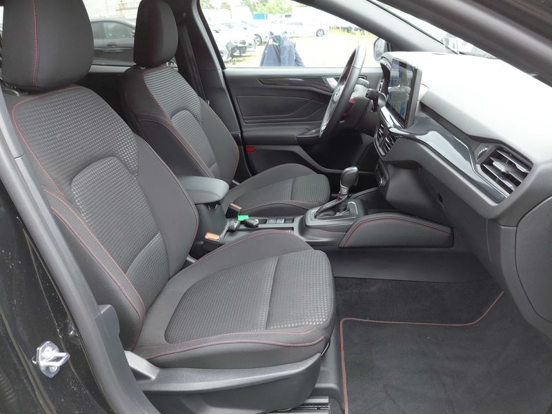 Ford Focus 1.0 EcoBoost Mild-Hybrid ST-Line X 2024 – снимка 10